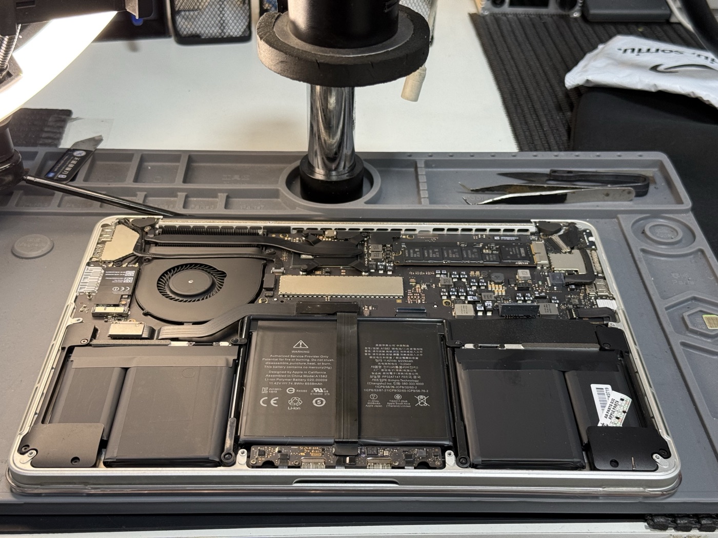 MacBook molhado — recuperação de placa lógica